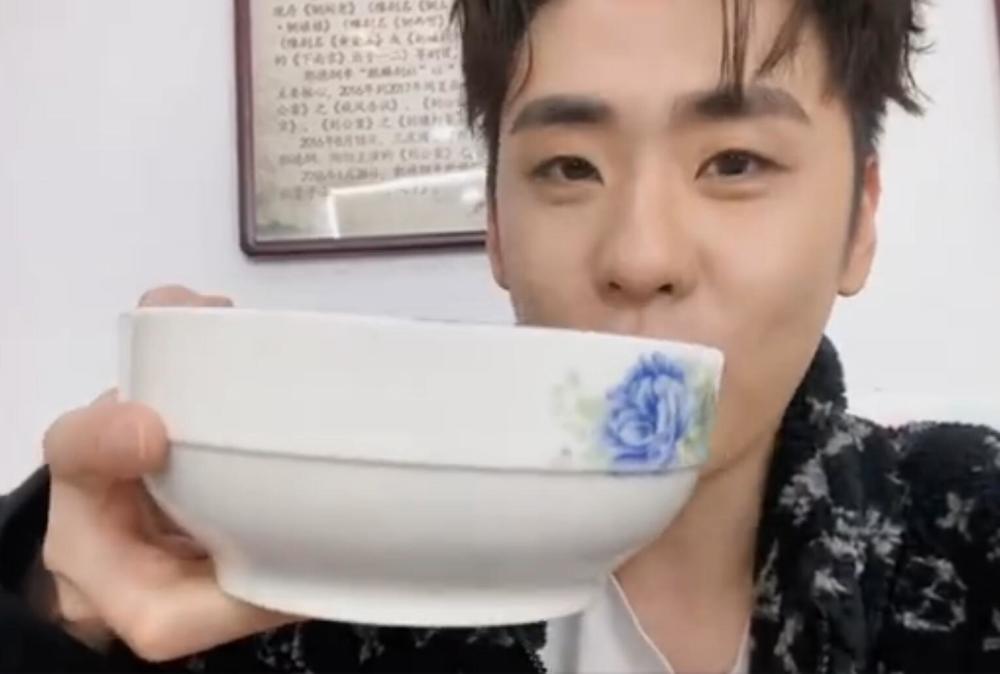 绝了 德云社张云雷首次挑战老北京豆汁儿 在线分享快速解决妙招 腾讯新闻