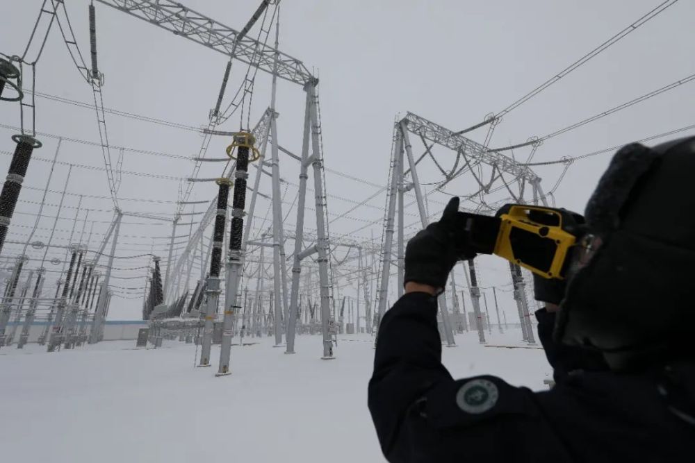 内蒙古锡林郭勒超高压供电局积极应对暴风雪天气 保障主网安全稳定