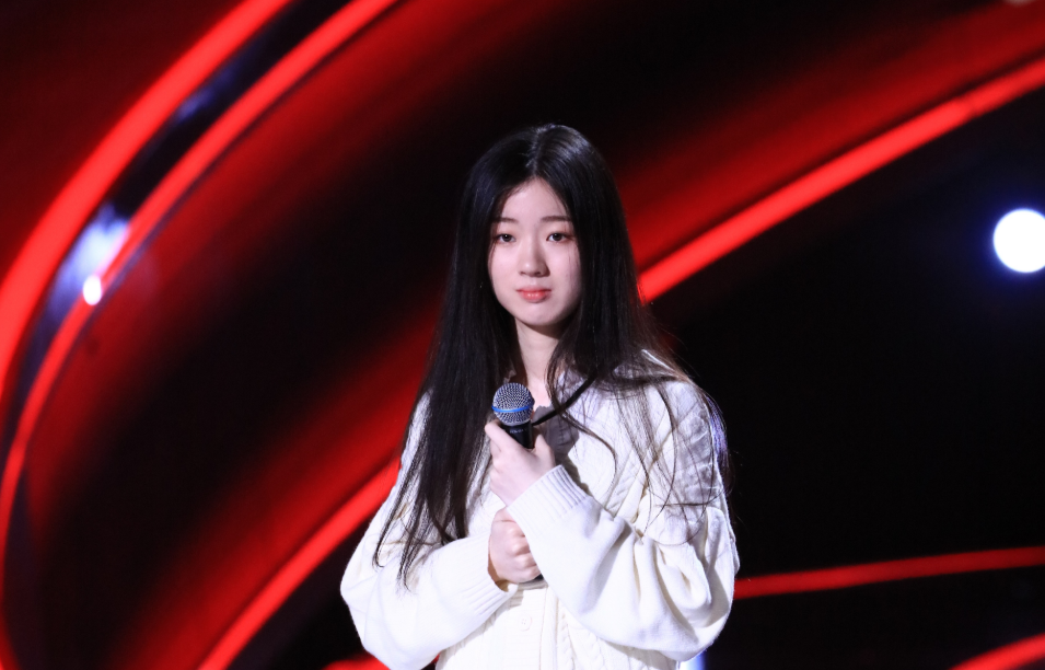中国好声音冠军单依纯签约18岁少女未来可期期待新专辑