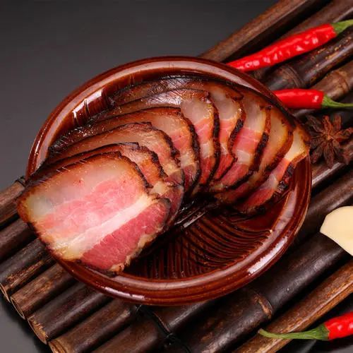 清光绪二十六年,慈禧太后携光绪皇帝避难西安,陕南地方官吏曾进贡腊肉