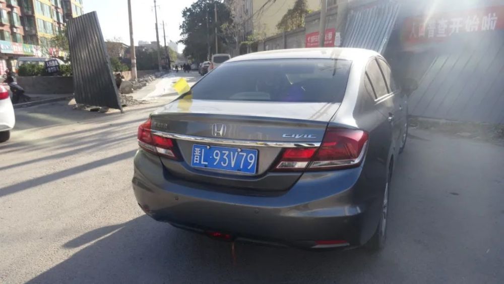 临汾市区这些车辆因违章停车被交警曝光时间地点车牌号均被公布