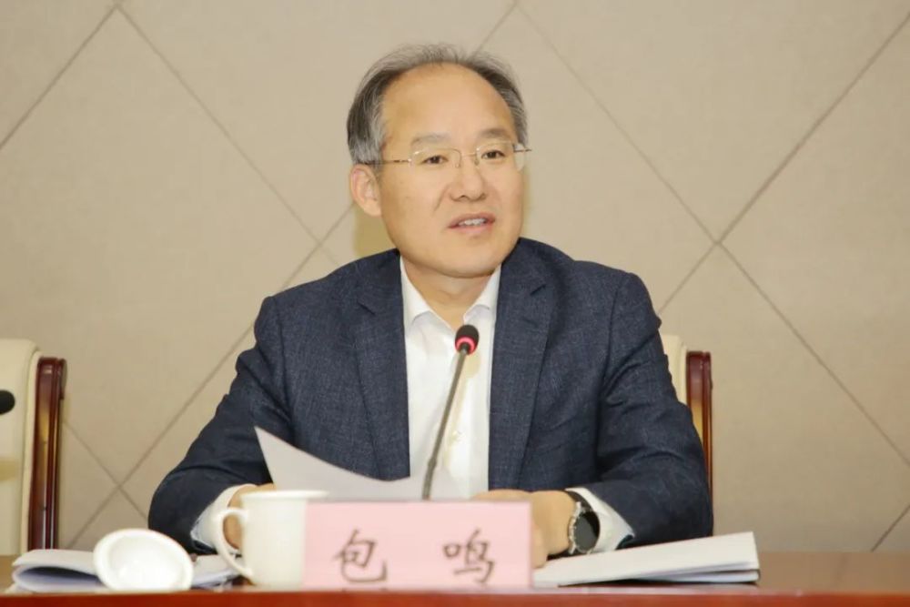 市领导包鸣,袁秋中,程政,王庆春,叶韩清参加会议.