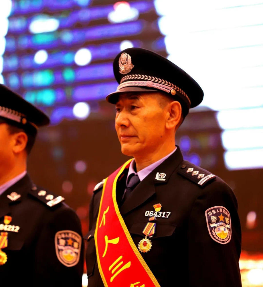 高光时刻四川阿坝公安举行2020年荣誉授予仪式