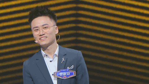 大一的崔磊对辩论一无所知,他抱着凑热闹的心态参加面试,却凭借过人的