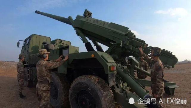 国产155毫米卡车炮又有新货到位重量轻火力猛