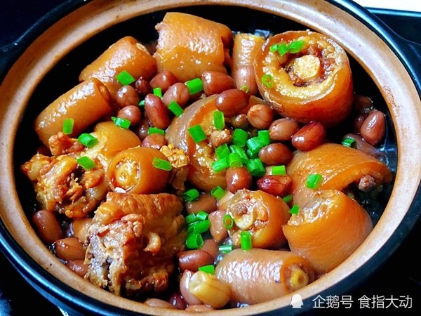 用料猪尾1条花生150克姜6片生抽2勺白糖半勺克老抽1勺大蒜3瓣葱花适量