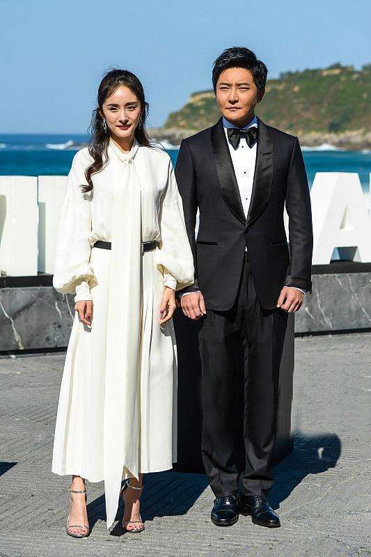 杨幂探班郭敬明,没修图也是个普通人,强凹的少女人设崩了!_腾讯新闻