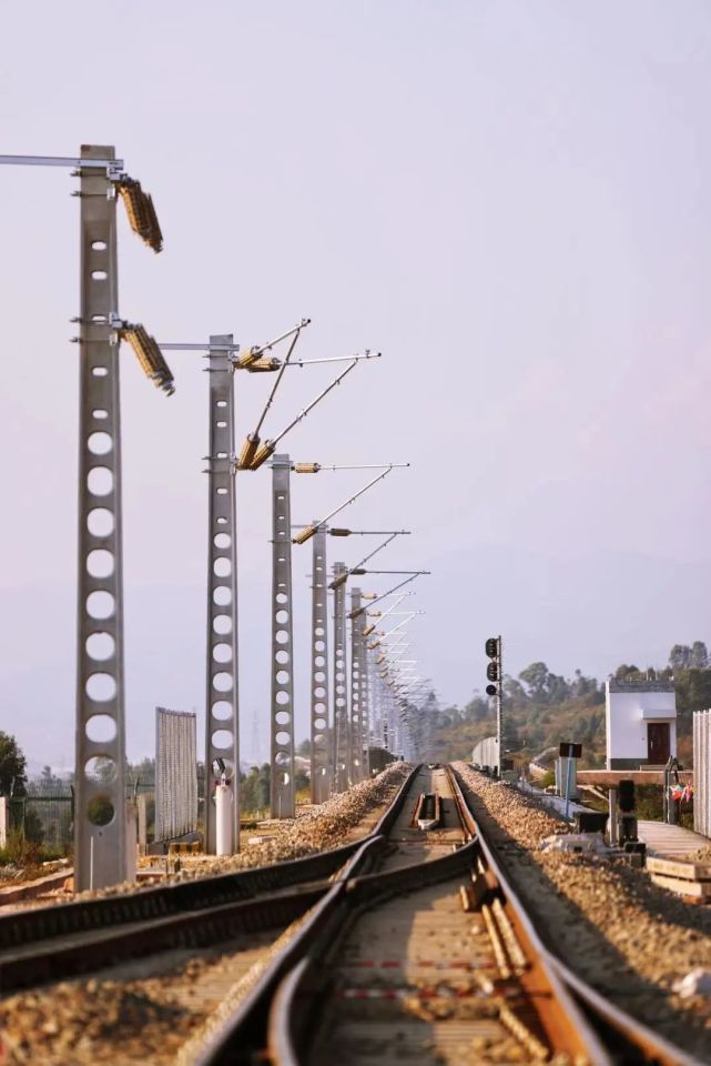 快了大临铁路修建万人争分夺秒奋战攻坚