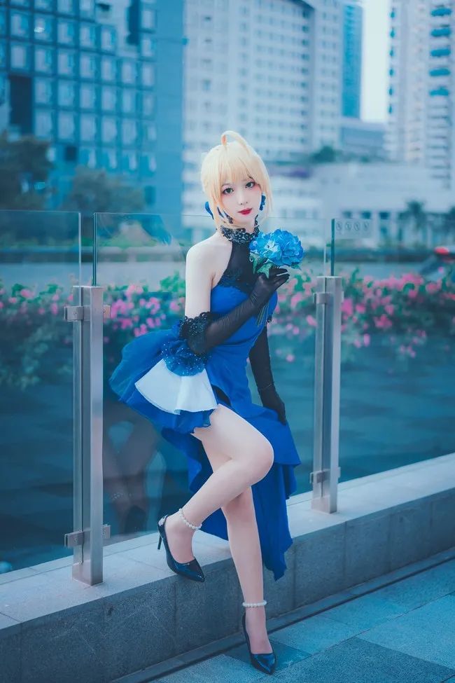 cos:saber蓝礼服,高贵与优雅的化身