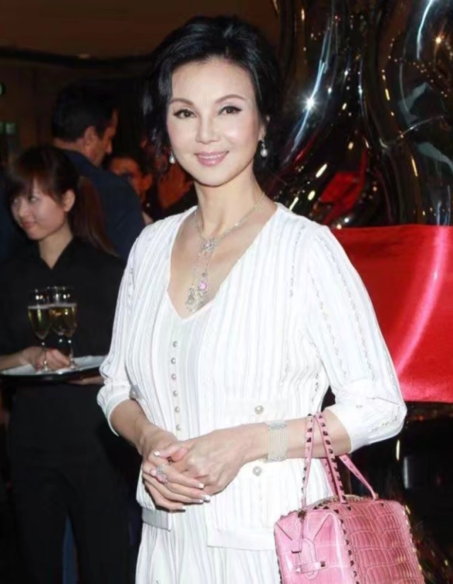 林建岳前妻谢玲玲确诊新冠肺炎,家婆为维护她曾大骂王祖贤?