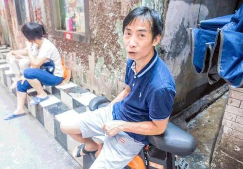 广东最低调的包租公,身家9亿却在卖鸭仔饭,称:赚得少但很幸福