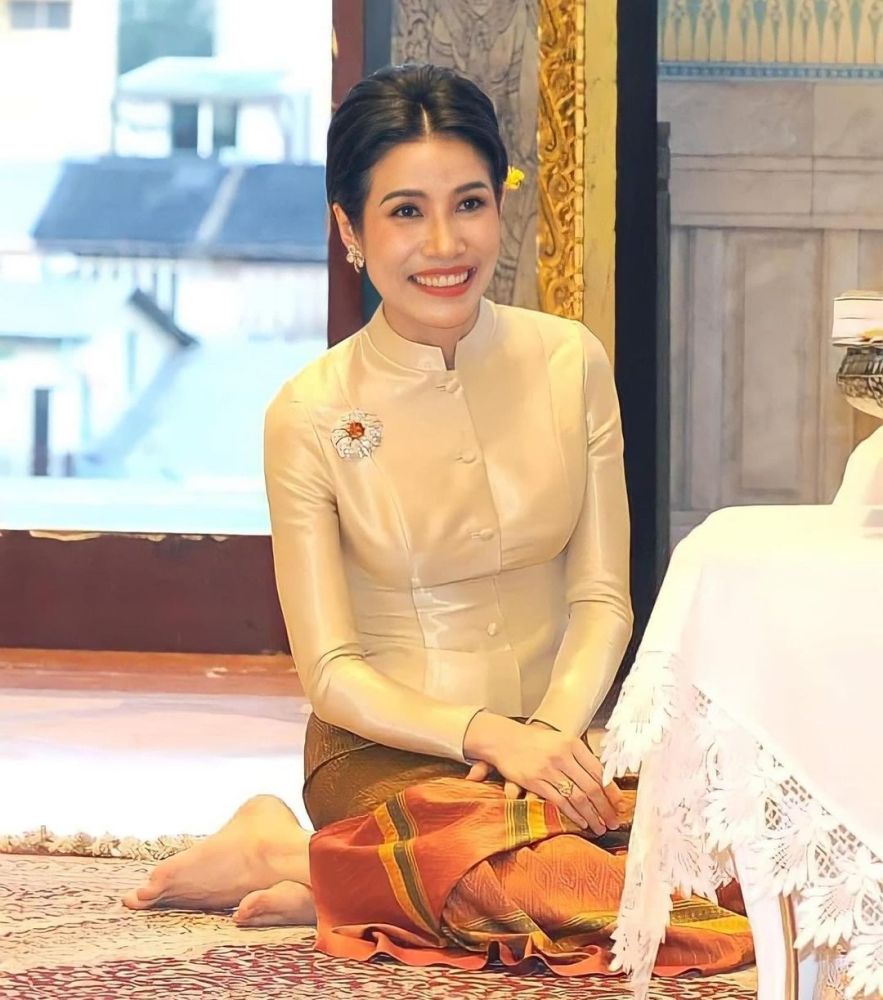 泰国贵妃诗妮娜浴缸自拍遭泄露后宫内斗升级王后所为还是自己故意