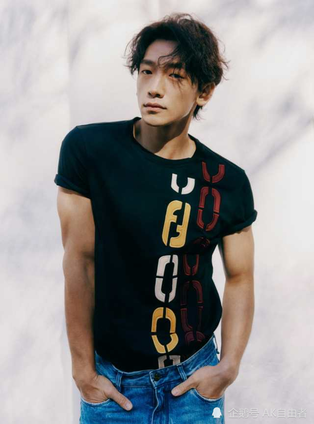 韩国歌手兼演员郑智薰rain为杂志拍摄的海报