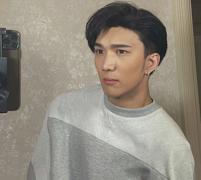 辣眼网红韩美娟,男装照帅得一塌糊涂,本人还是个励志"小奶狗"