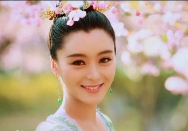 她曾是范冰冰的裸替,出道多年无人知,如今成为"最美特种兵"