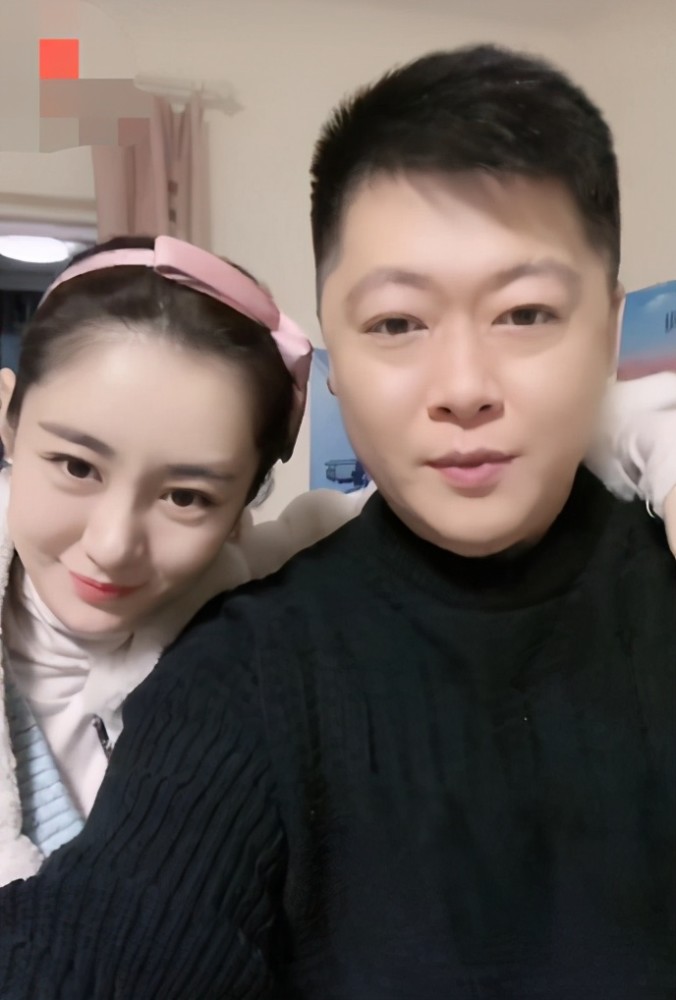 谢永强王小蒙动作亲密,剧中演夫妻多年,剧外同框好似真夫妻