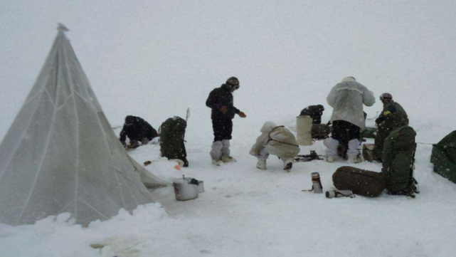图为高原上的印度士兵然而雪崩地震已经泥石流还不是最可怕的,印度