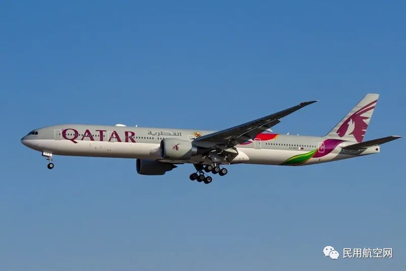 卡塔尔航空揭幕首架国际足联2022年卡塔尔世界杯彩绘飞机