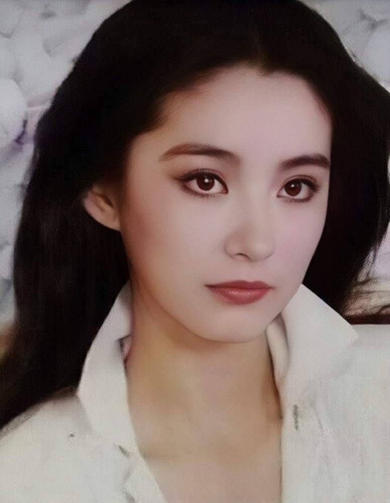 所以当林青霞发布这条微博的时候,很多网友的第一反应就是:青霞姐姐