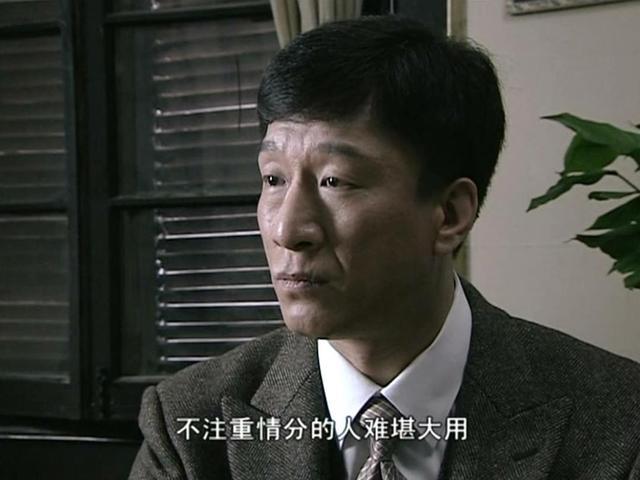潜伏余则成爱左蓝是因为爱情爱翠平原因复杂又简单