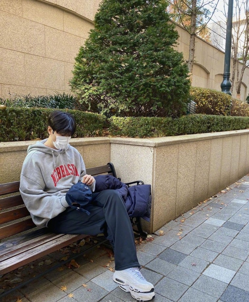 33岁李敏镐也太逆龄了吧!穿卫衣现身街头像20岁人,网友:爷青回