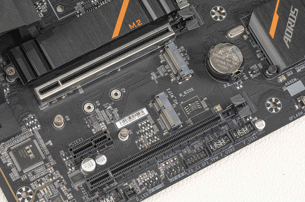 玩转8k视频技嘉b460m小雕八核十六线程i7