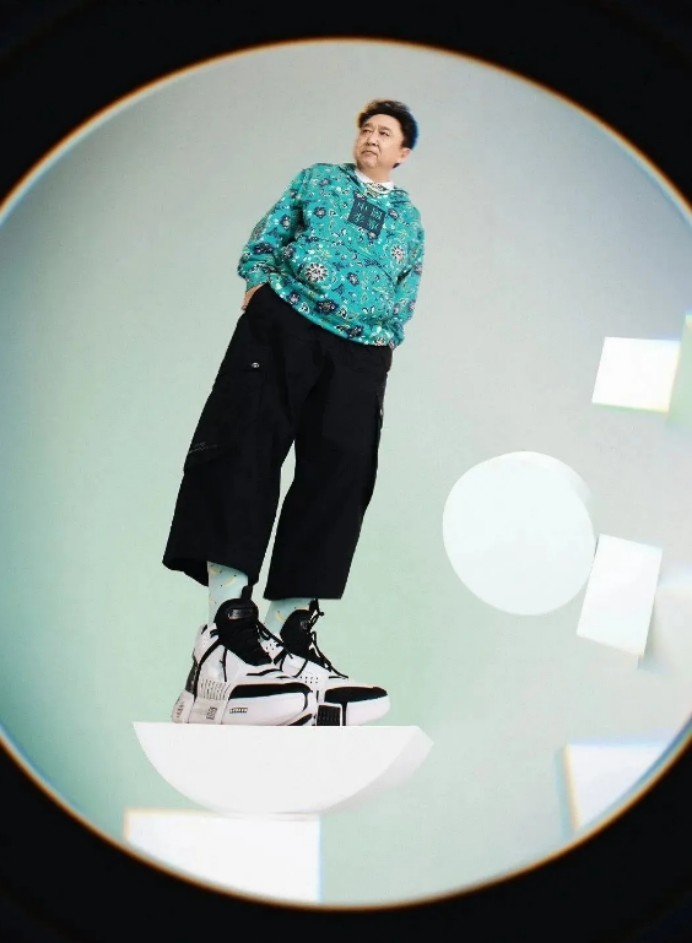 抽烟喝酒烫头李宁新代言人公布网友真正的国潮是和相声联名