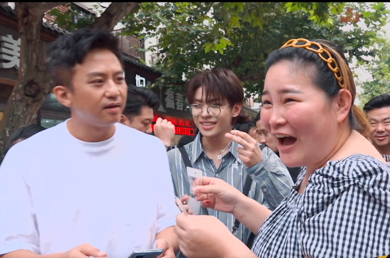 《哈哈哈哈哈》播放量砍掉一半,飞行嘉宾成槽点!