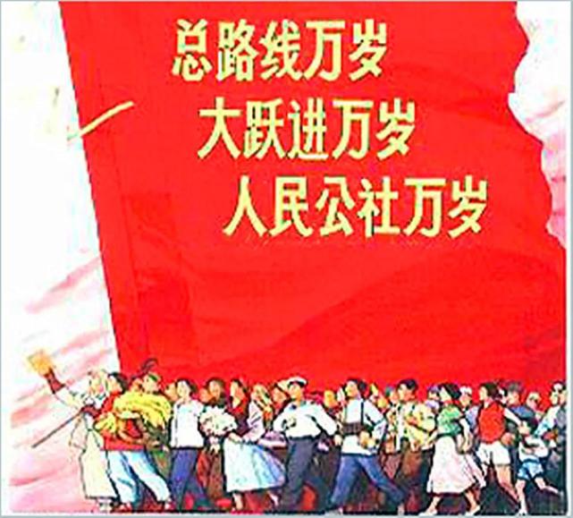 1958年,在百年民居街道两边的围墙上,画满了一幅幅巨大壁画,三面红旗