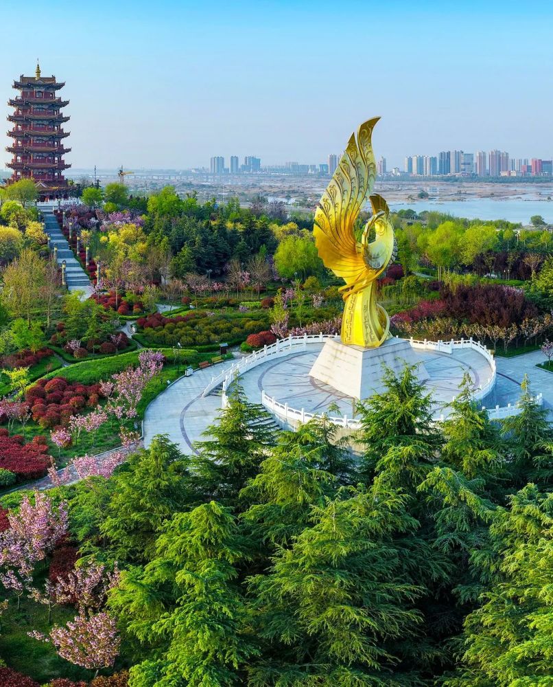 临沂市皇山的东夷文化园,凤鸟是东夷人的图腾.摄影/刘笃龙