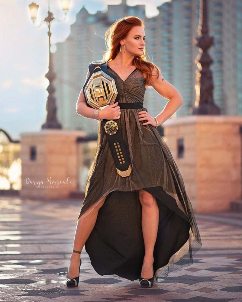 ufc格斗女王质疑张伟丽:想挑战我?她还没这个资格!_腾讯新闻