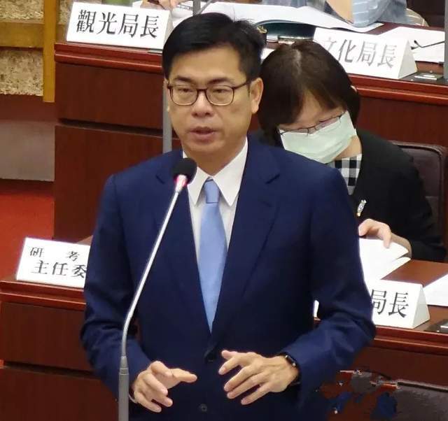 陈其迈,第二是台北市长柯文哲,随后依序是卢秀燕,黄伟哲,郑文灿及侯友