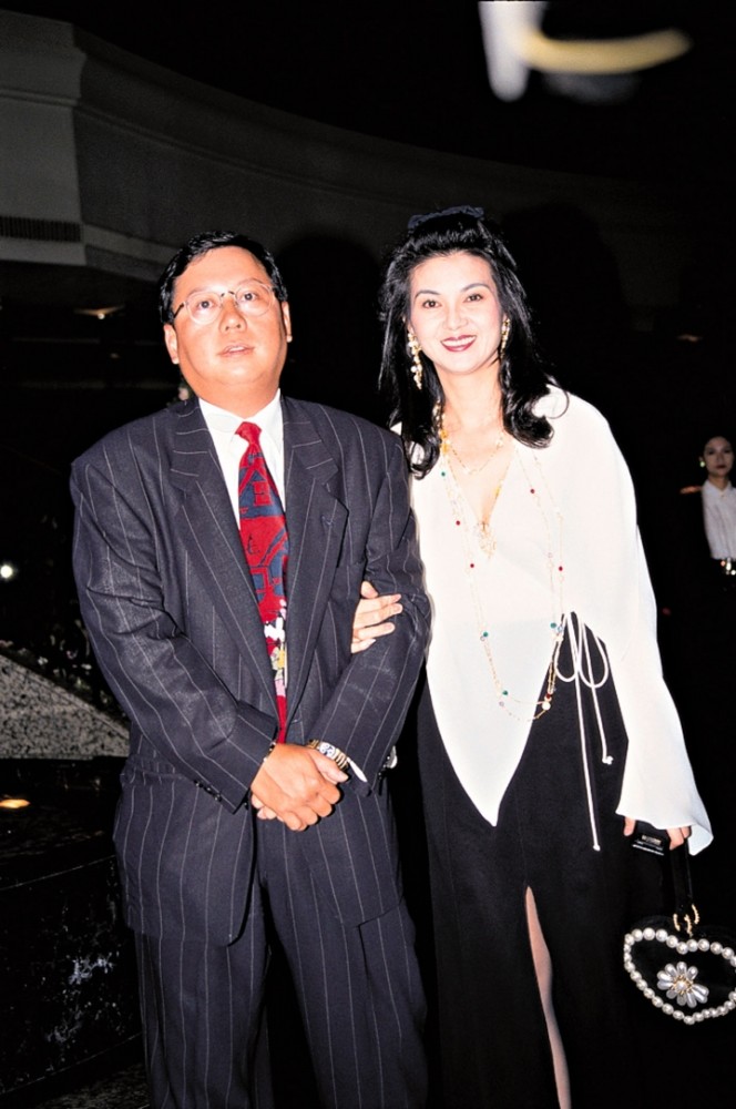 林建岳前妻谢玲玲确诊新冠最新情况百亿级别阔太只能住多人病房