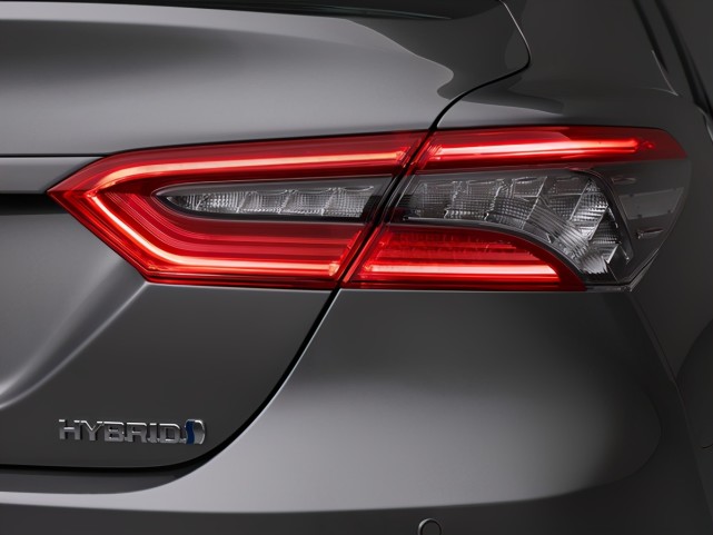 Toyota Camry欧规新年式改款逆龄美容 Camry Apple Carplay 丰田 Led尾灯 Toyota Camry Hybrid