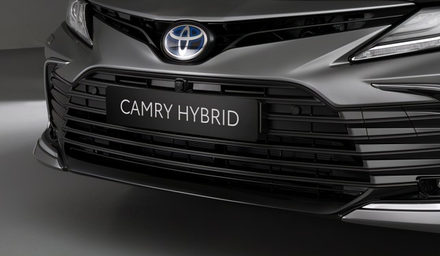 Toyota Camry欧规新年式改款逆龄美容 Camry Apple Carplay 丰田 Led尾灯 Toyota Camry Hybrid