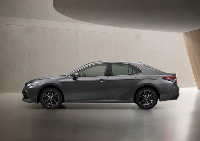 Toyota Camry欧规新年式改款逆龄美容 Camry Apple Carplay 丰田 Led尾灯 Toyota Camry Hybrid
