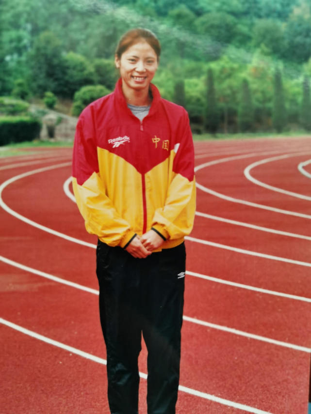 亚洲女飞人李雪梅隐身大学教田径_腾讯新闻