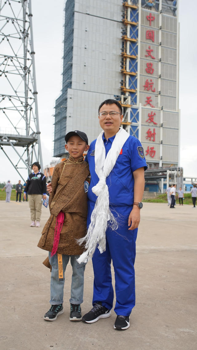 '航空航天爱国主义科普活动,引导西藏青少年从小树立共产主义远大理想