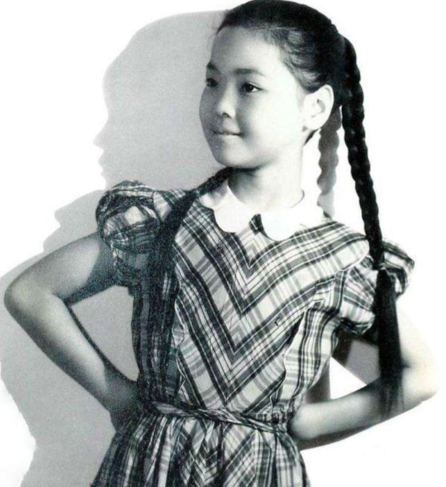 "甜歌皇后"邓丽君,一别25年,在最璀璨的时候落幕也是一种美!_腾讯新闻