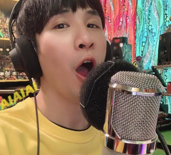 大张伟被小14岁女星要求打半月板,本人吓到脸变形,女方被批社会_腾讯