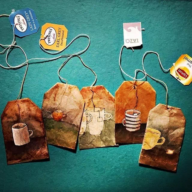 这些茶包画有着奇妙的岁月浸润的美感,一经发布,迅速在facebook和ins