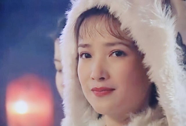 在《碧血剑》中,她又一次出演母亲,这次饰演的是温青青的母亲温仪,却