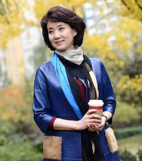 央视主播李修平3次高考落榜播音26年0失误退休后热衷公益