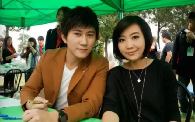 音乐早餐举办粉丝见面会主持人晓君和小畅举行昏礼