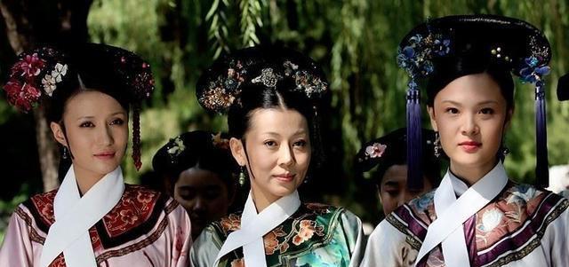 相较于甄嬛聪明懂分寸,华妃泼辣,端妃有才情,齐妃只会在皇上召见自己