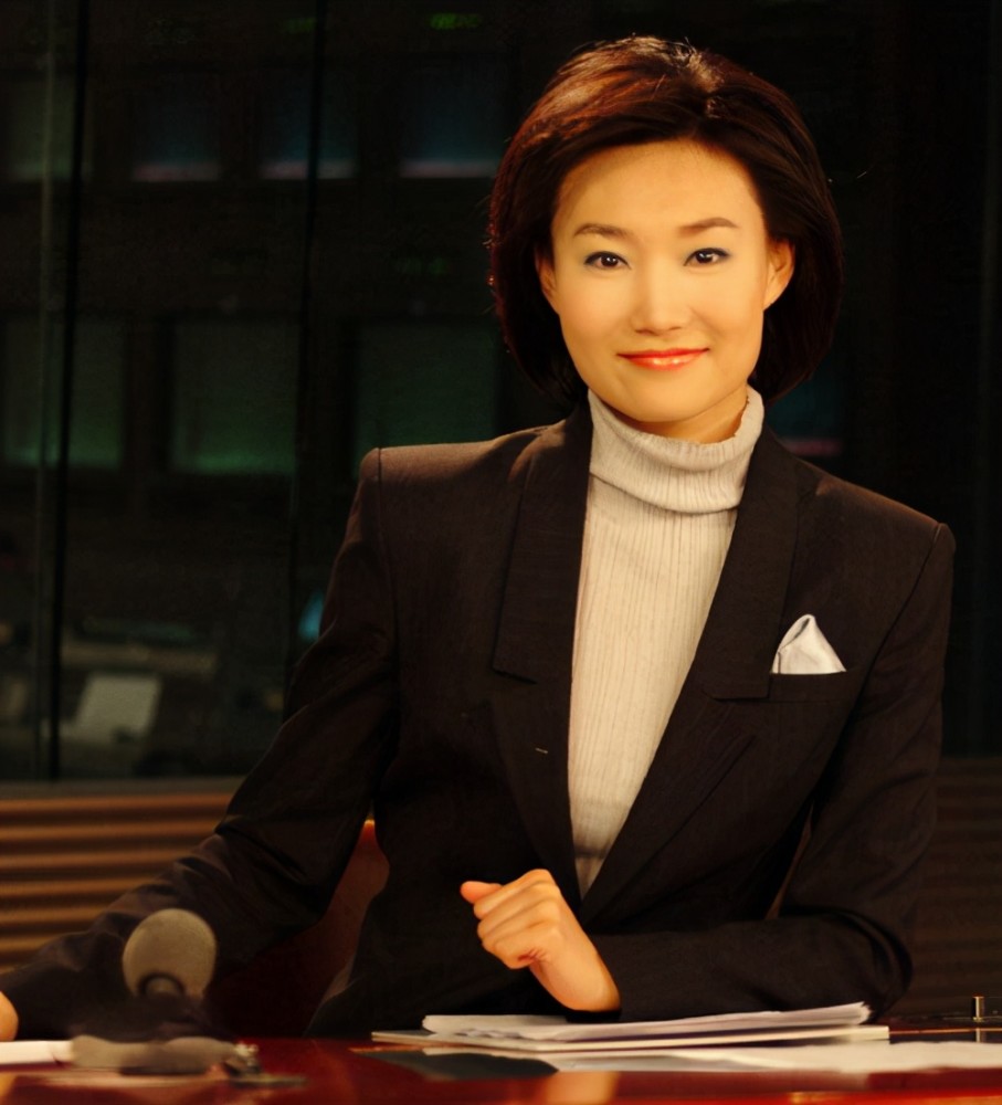 月亮姐姐为央视主持李梓萌征婚后者素颜表情搞怪43岁仍单身