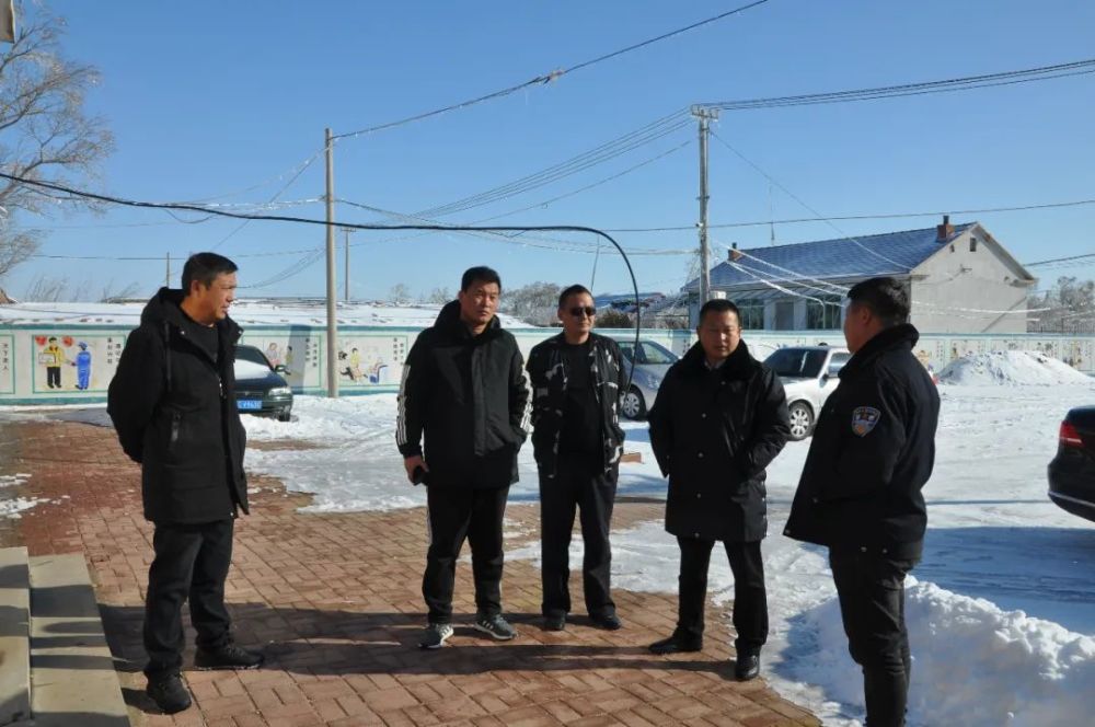 梨树县孤家子镇浴雪奋战36小时后