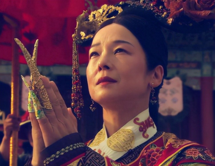 清朝时期,母后皇太后和圣母皇太后相比,谁的地位更高? - 皇太后和太后