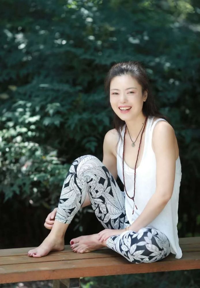 王蕊老师每日瑜伽教学总监,美国瑜伽联盟注册教练,瑜伽教练培训导师.