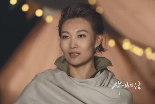 李梓萌私下嘟嘴卖萌反差太大月亮姐姐曝其感情状态疑似想脱单